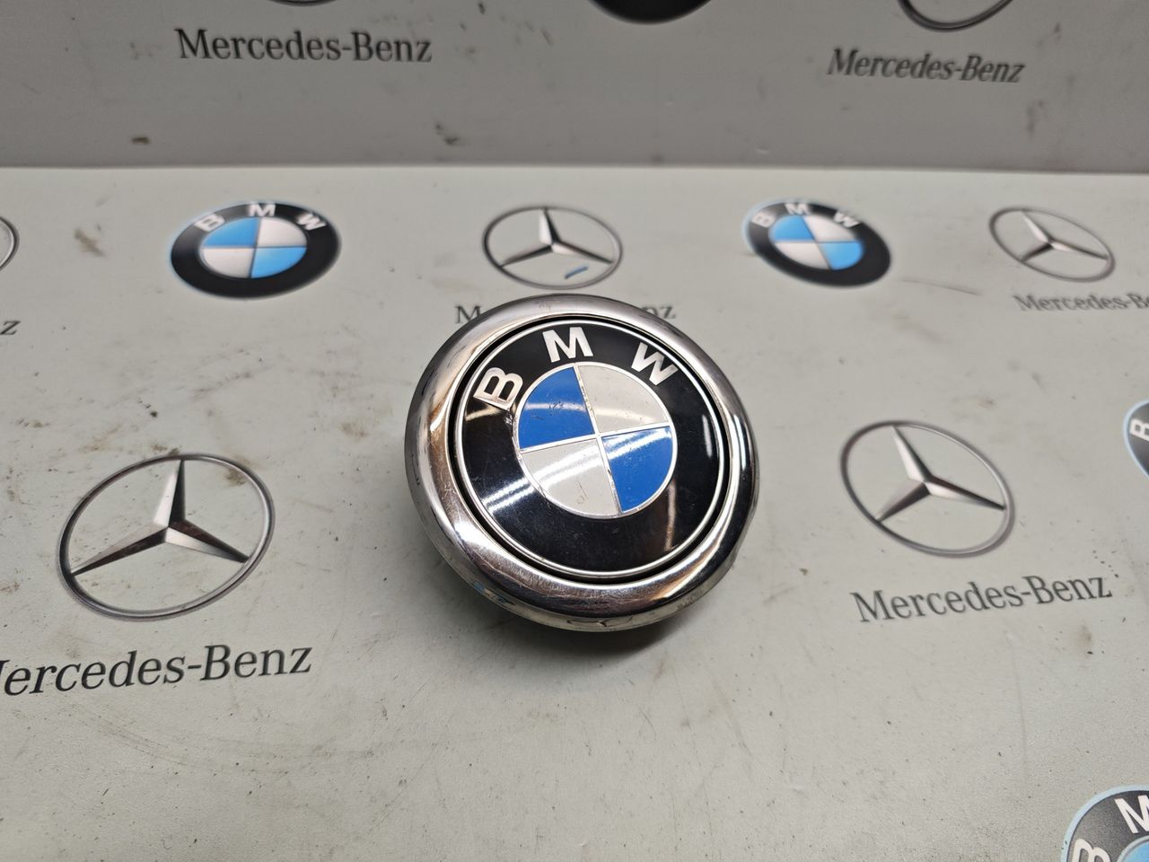 эмблема BMW 1 серия F20/F21 2012, 7248535