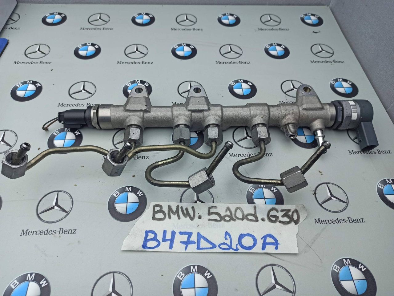 топливная рампа BMW 5 серия G30/G31 2017, 2.0 л., B47 D20 A, дизель, 8514154