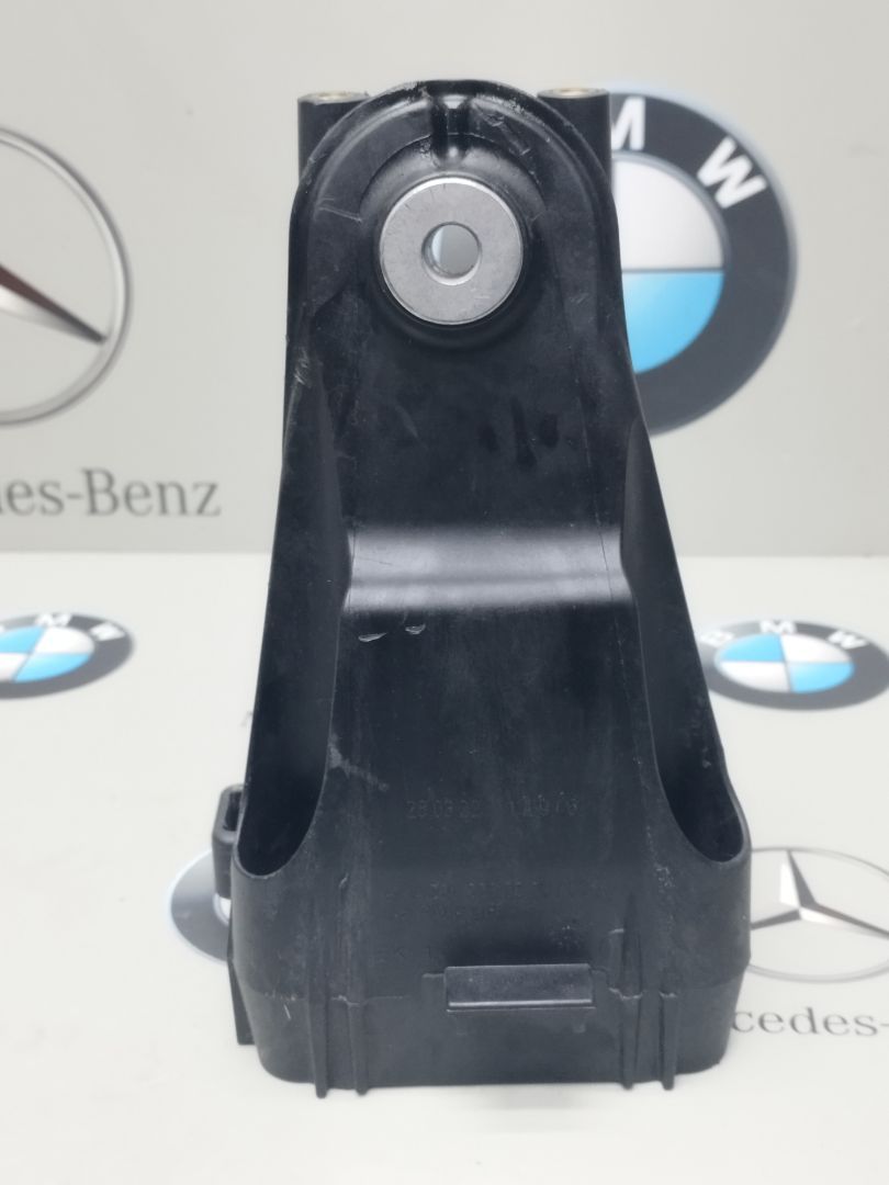 кронштейн двигателя Mercedes-Benz E-Класс W213 [рестайлинг] 2022, 2.0 л., M264.920, бензин, A2642200300