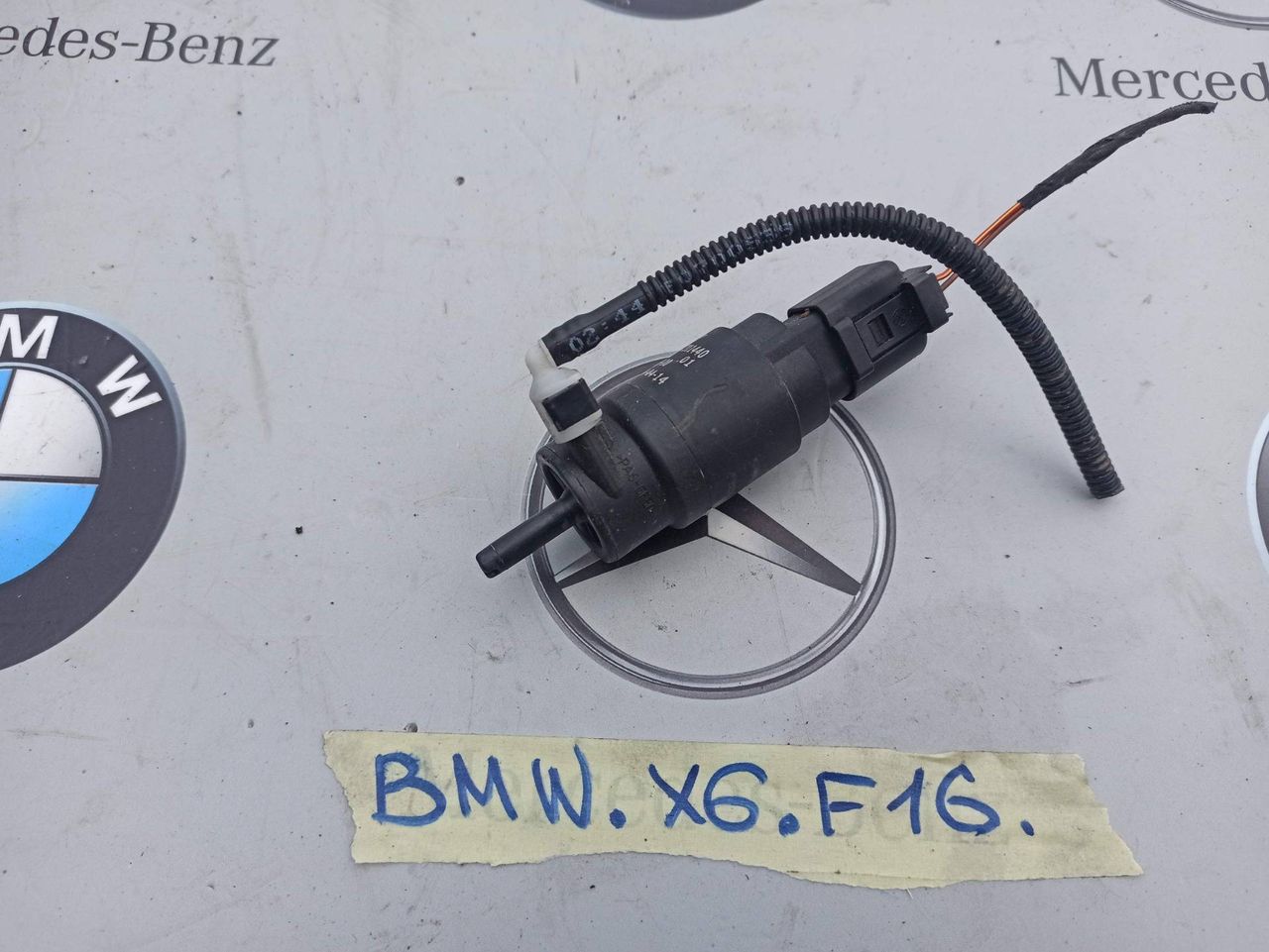 насос (моторчик) омывателя стекла BMW X6 F16 2016, 3.0 л., бензин, правый руль, 7311440