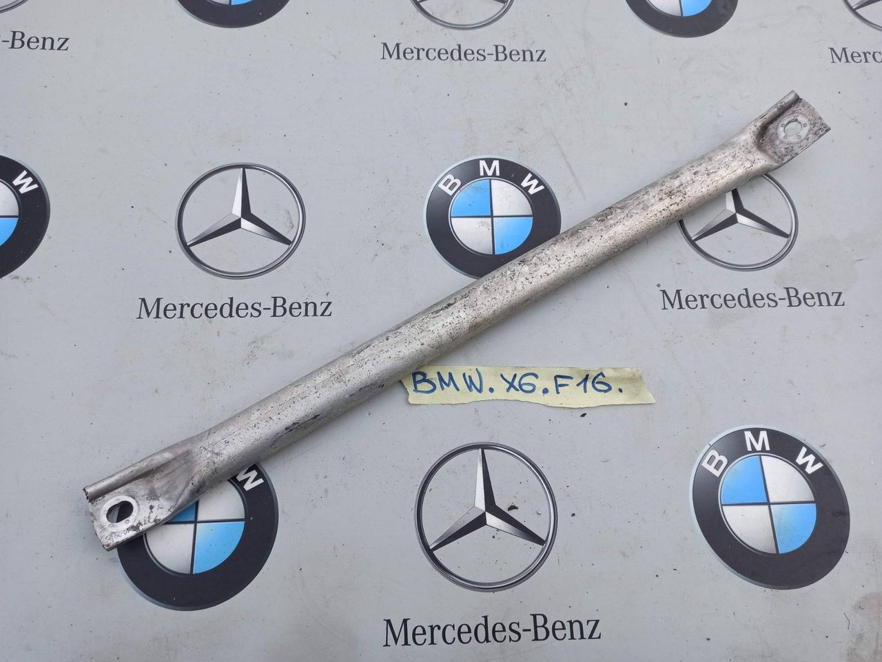 Распорка (растяжка) телевизора BMW X6 F16 2016, 3.0 л., бензин, правый руль, 7184040