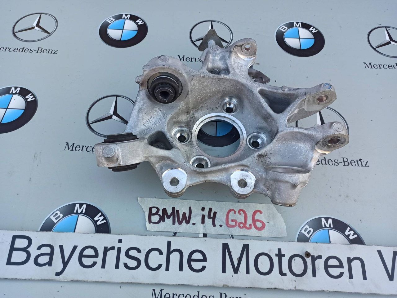 кулак задний левый BMW i4 G26 2022, электро, АКПП, 6893273