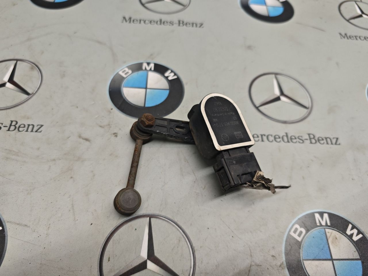 датчик дорожного просвета Mercedes-Benz C-Класс W205/S205/C205 2016, A0009053704