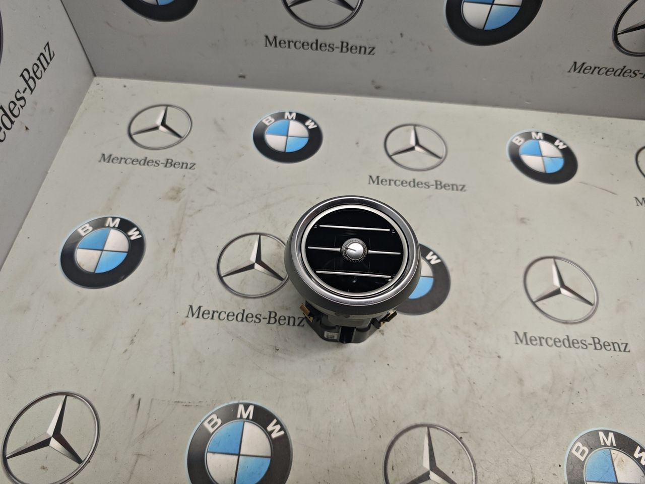 дефлектор обдува салона Mercedes-Benz GLC-Класс X253 [рестайлинг] 2020, 2.0 л., M264.920, бензин, полный привод, правый руль, A2058300301