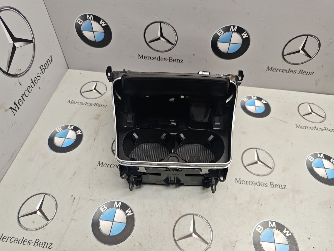 пепельница Mercedes-Benz GLC-Класс X253 [рестайлинг] 2020, 2.0 л., M264.920, бензин, полный привод, правый руль, A2056803012