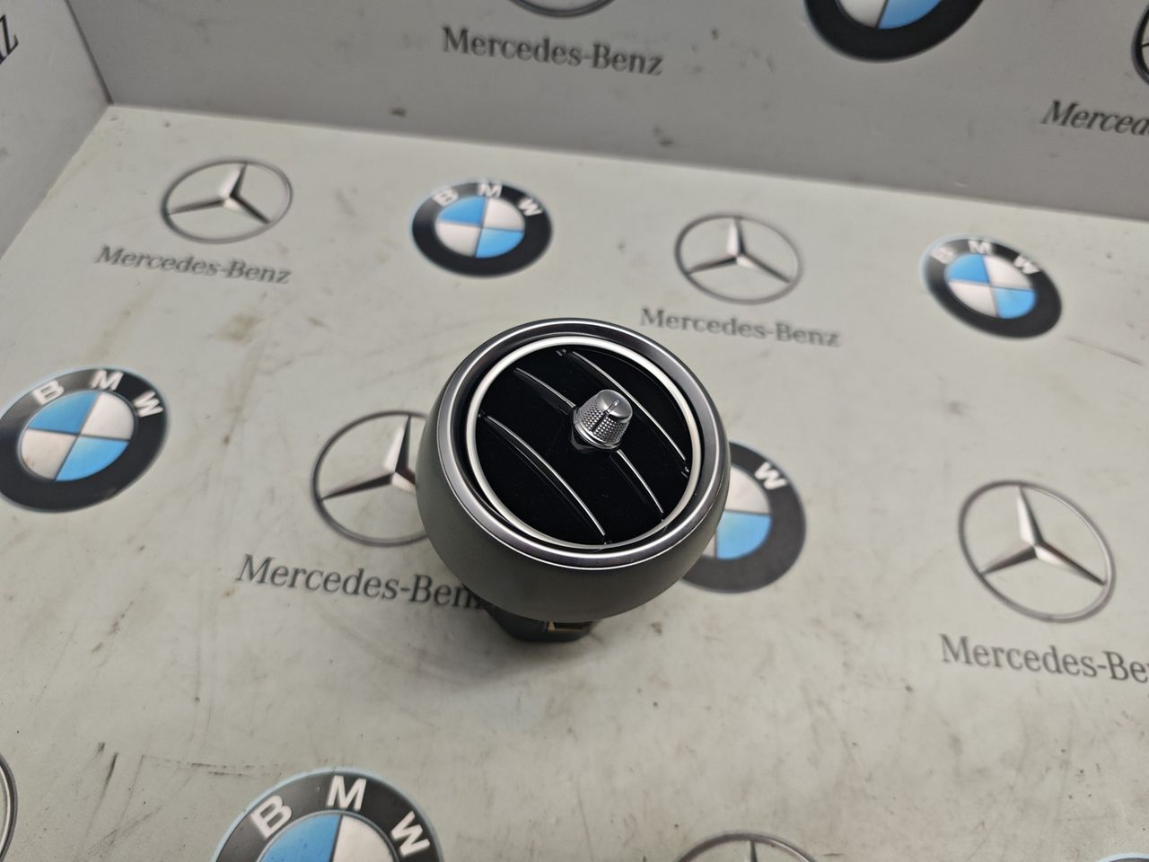дефлектор обдува салона Mercedes-Benz GLC-Класс X253 [рестайлинг] 2020, 2.0 л., M264.920, бензин, полный привод, правый руль, A2058300301