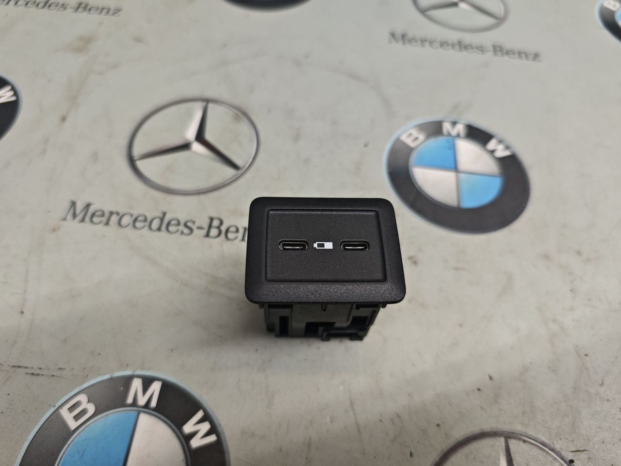 разъем AUX / USB Mercedes-Benz GLC-Класс X253 [рестайлинг] 2020, 2.0 л., M264.920, бензин, полный привод, правый руль, A2538206200
