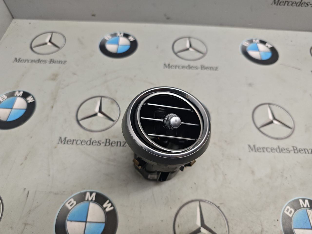 дефлектор обдува салона Mercedes-Benz GLC-Класс X253 [рестайлинг] 2020, 2.0 л., M264.920, бензин, полный привод, правый руль, A2058300301