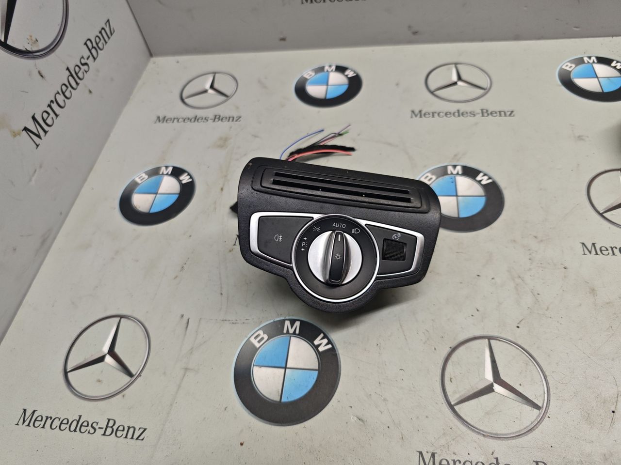 переключатель света Mercedes-Benz GLC-Класс X253 [рестайлинг] 2020, 2.0 л., M264.920, бензин, полный привод, правый руль, A2059051810