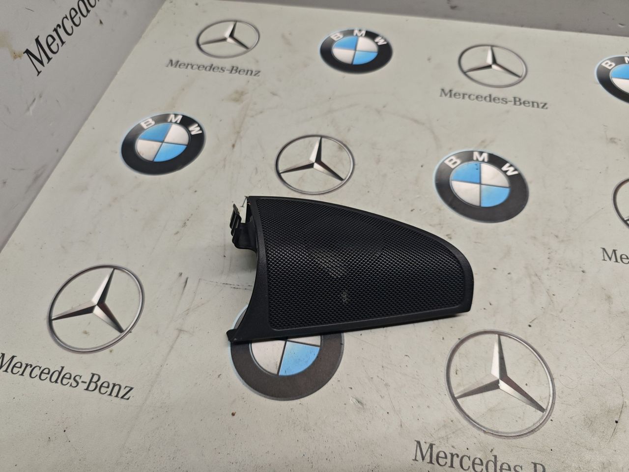 Накладка (сетка) динамика Mercedes-Benz GLC-Класс X253 [рестайлинг] 2020, 2.0 л., M264.920, бензин, полный привод, правый руль, A2537200248