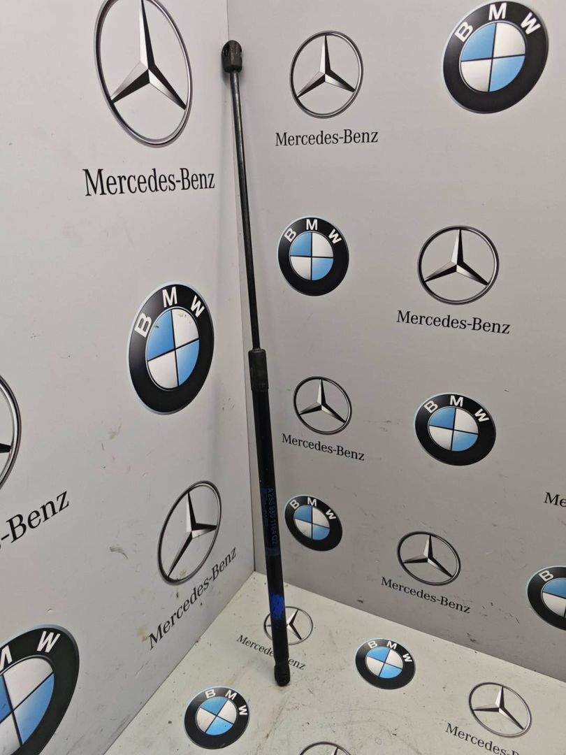 амортизатор капота Mercedes-Benz GLC-Класс X253 [рестайлинг] 2020, 2.0 л., M264.920, бензин, полный привод, правый руль, A2539801164