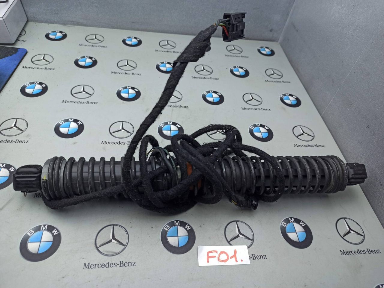 амортизатор крышки багажника (3-5 двери) BMW 7 серия F01/F02 2011, 7185713