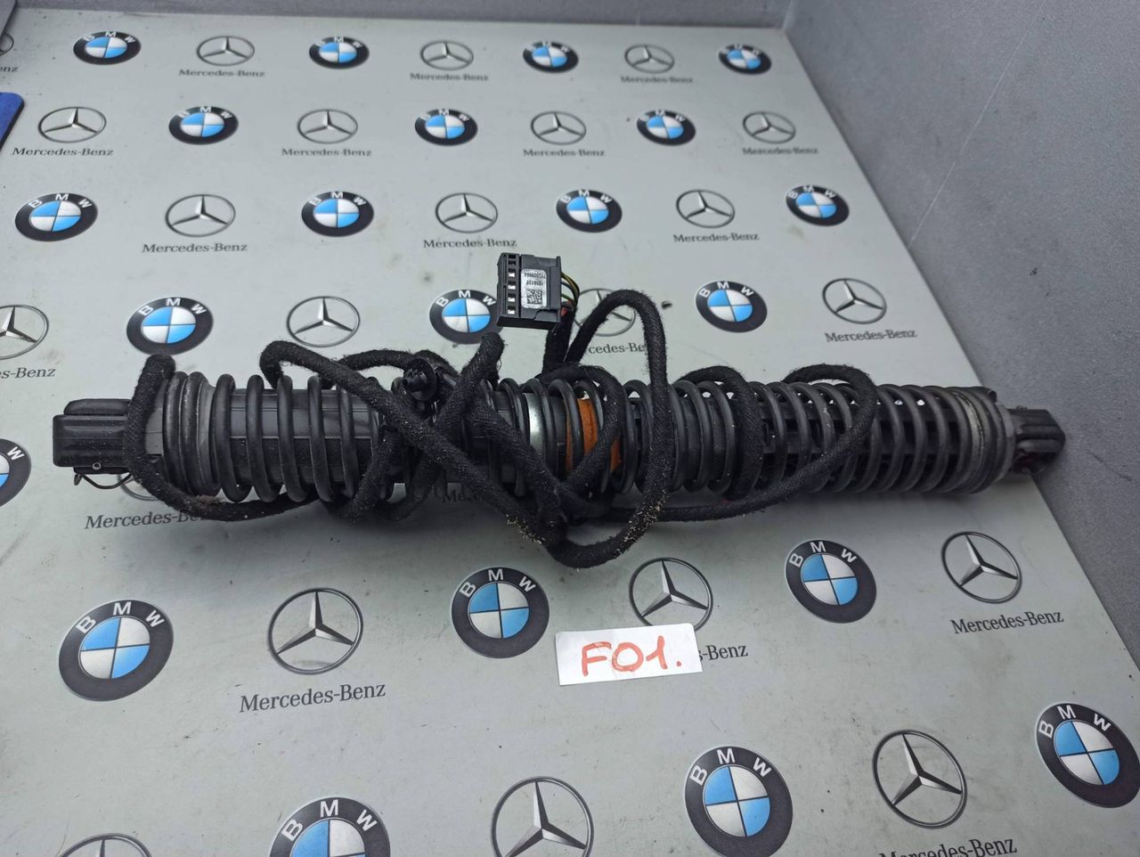 амортизатор крышки багажника (3-5 двери) BMW 7 серия F01/F02 2011, 7185713