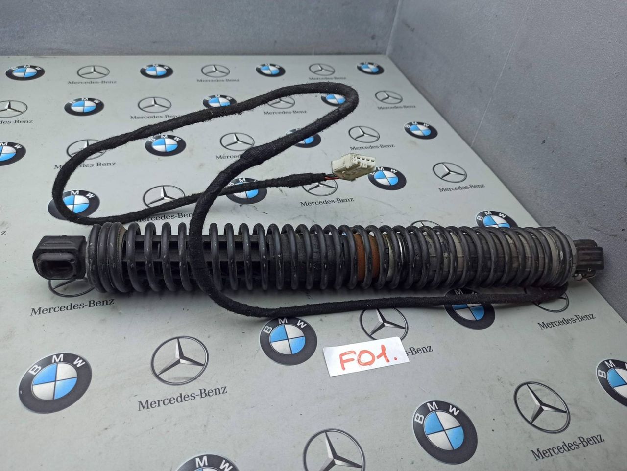 амортизатор крышки багажника (3-5 двери) BMW 7 серия F01/F02 2010, 7185714