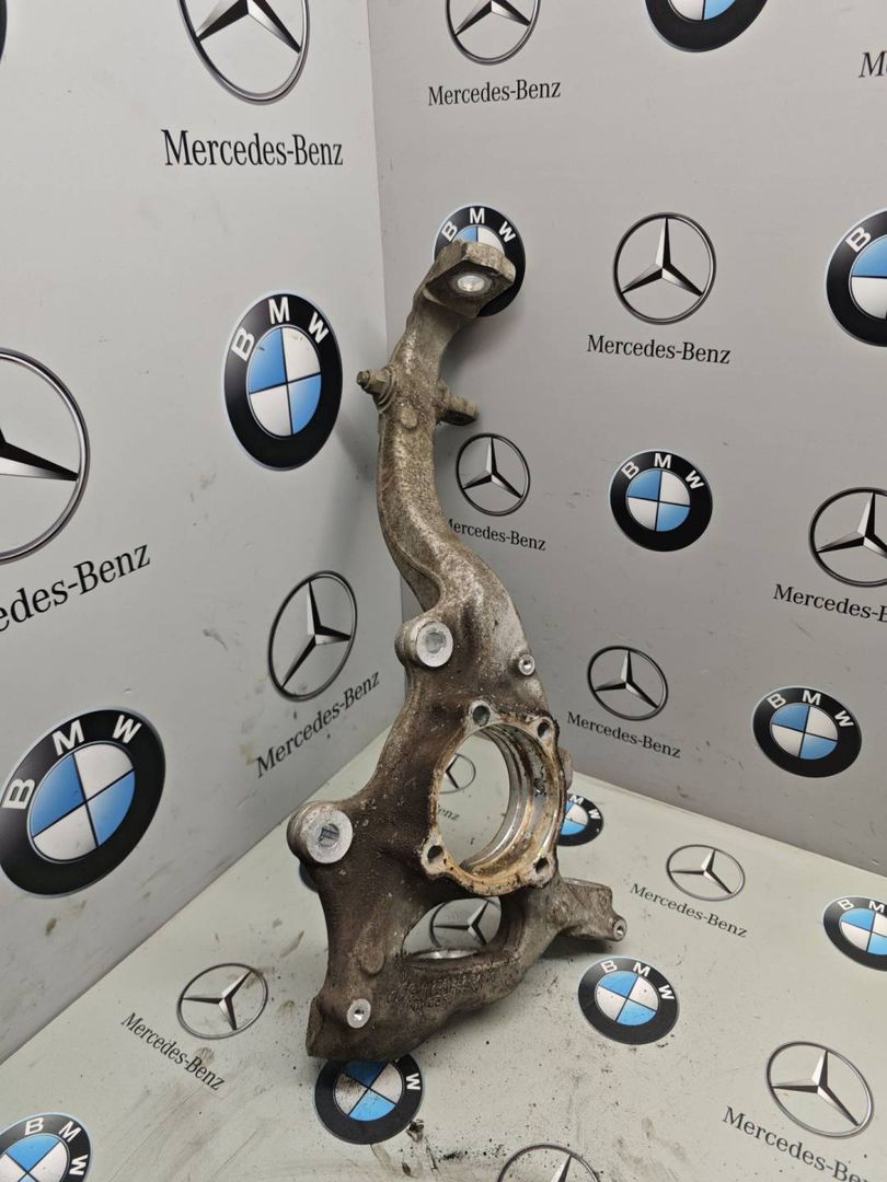 кулак поворотный правый Mercedes-Benz GLC-Класс X253 [рестайлинг] 2020, 2.0 л., M264.920, бензин, полный привод, правый руль, A2533323400