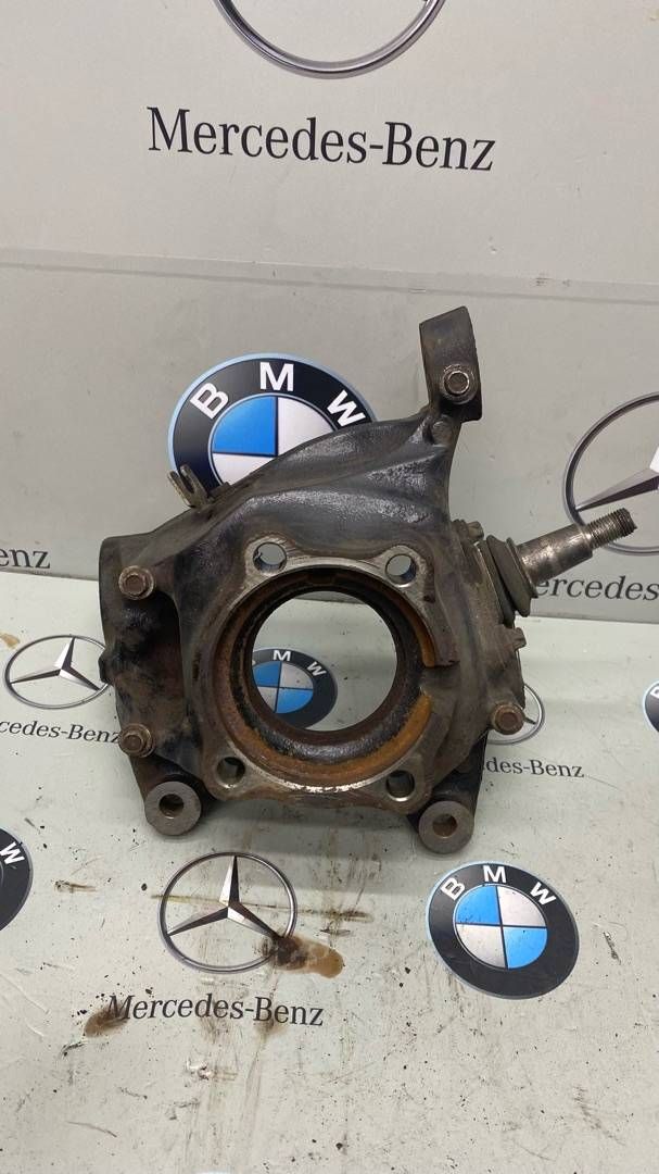 кулак поворотный правый BMW X3 F25 2012, 3.0 л., N52 B30 A, бензин