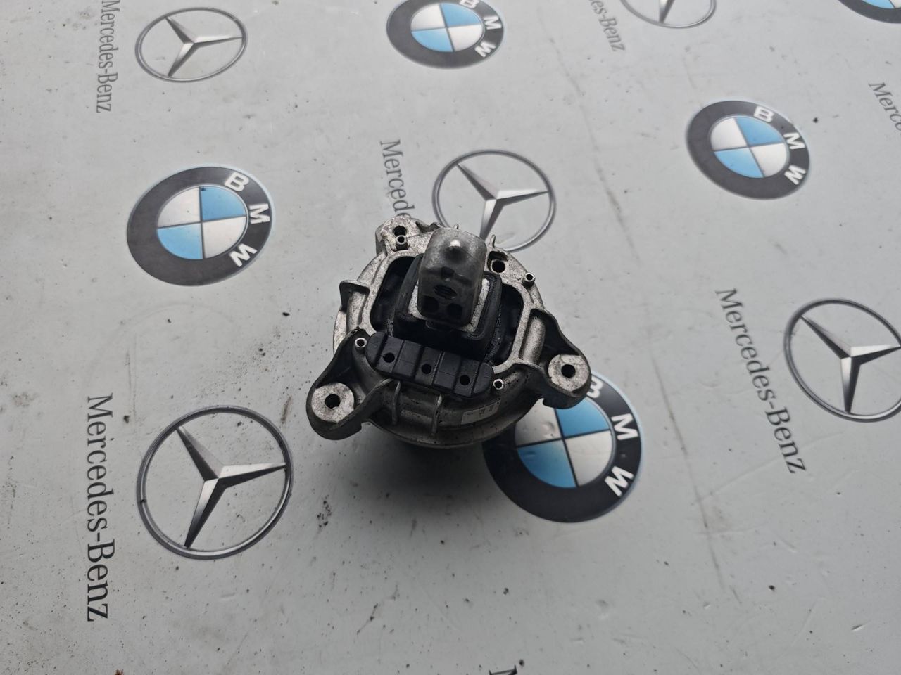 подушка крепления двигателя BMW 7 серия F01/F02 2012, 3.0 л., N55 B30 A, бензин, 6777365