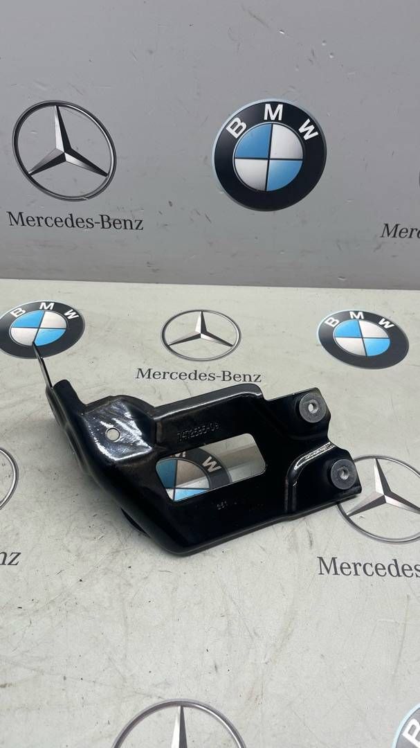 крепление ( кронштейн ) крыла BMW X5 M F95 2021, 4.4 л., бензин, полный привод, 7472595