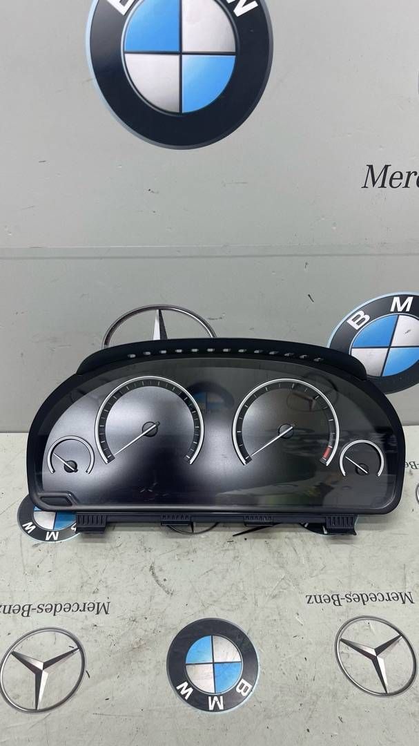 щиток приборов (приборная панель) BMW 7 серия F01/F02 2012, 9311645