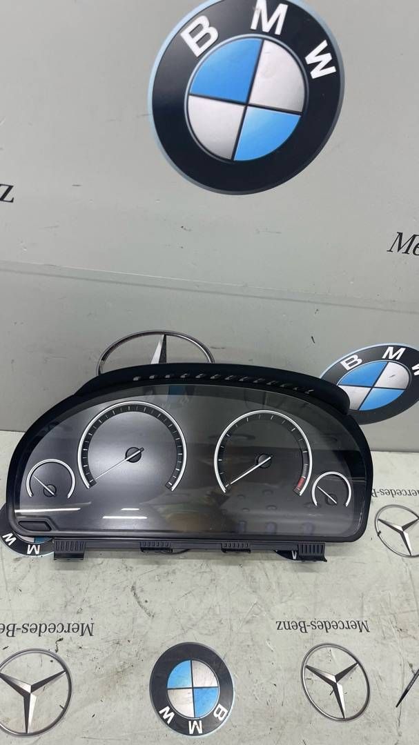 щиток приборов (приборная панель) BMW 7 серия F01/F02 2011, 9265152