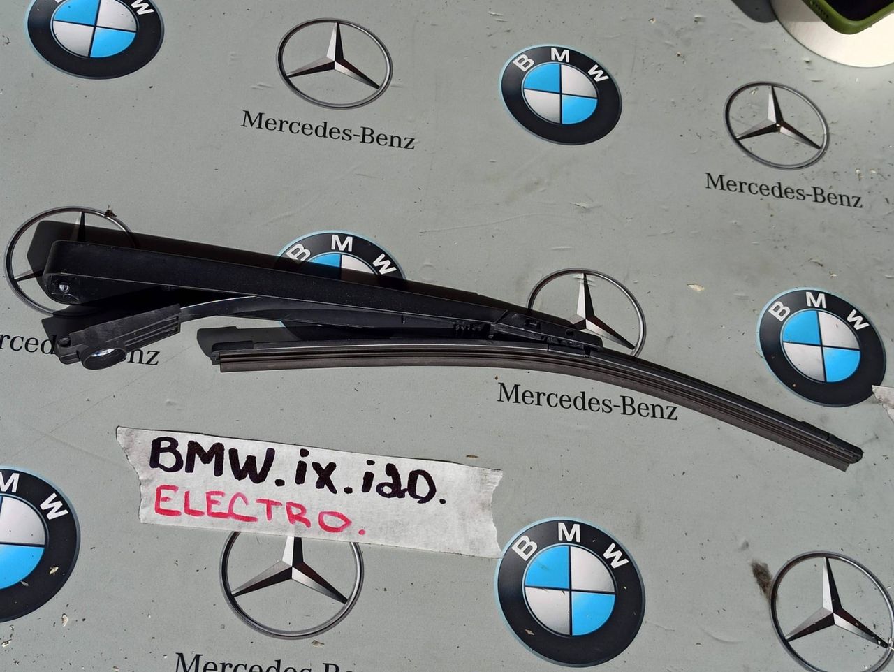 щеткодержатель задний BMW iX I20 2022, электро, полный привод, правый руль