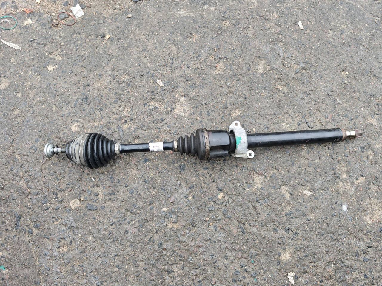 полуось передняя правая (приводной вал, ШРУС) BMW X1 F48 2015, 8611942