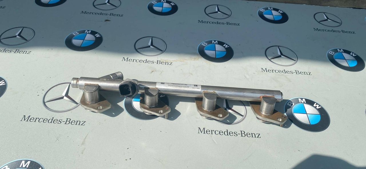 топливная рампа Mercedes-Benz C-Класс W205 [рестайлинг] 2020, 2.0 л., M264.920, бензин, кабриолет, задний привод, A2569050200, A2640701000