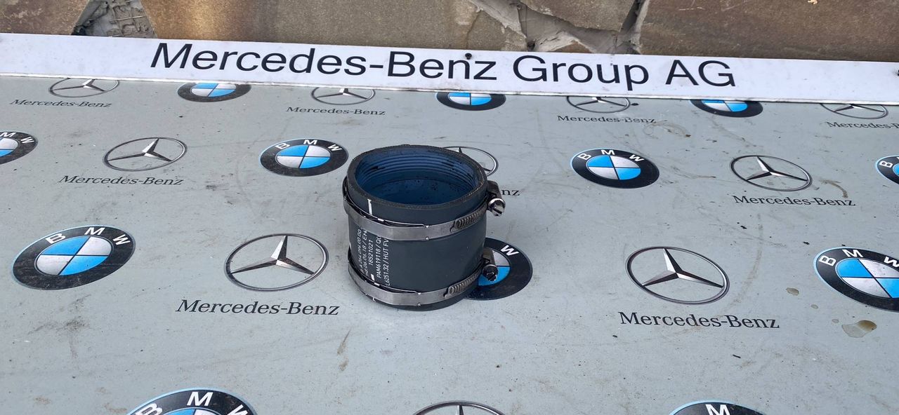 патрубок интеркулера Mercedes-Benz C-Класс W205 [рестайлинг] 2020, 2.0 л., M264.920, бензин, кабриолет, задний привод, A2640940000