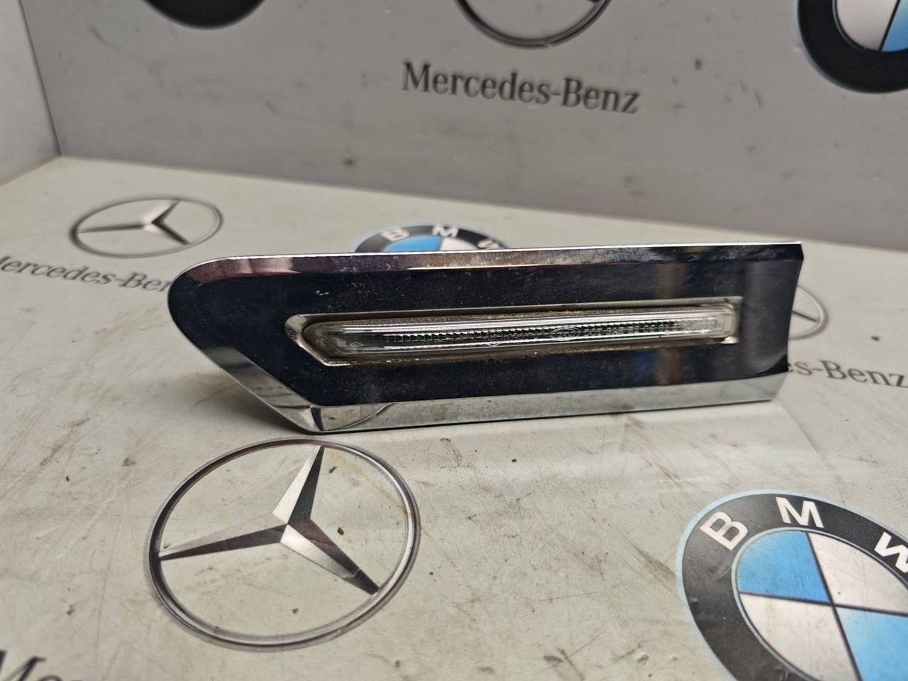 повторитель поворота на крыле BMW 7 серия F01/F02 2012, 7203371