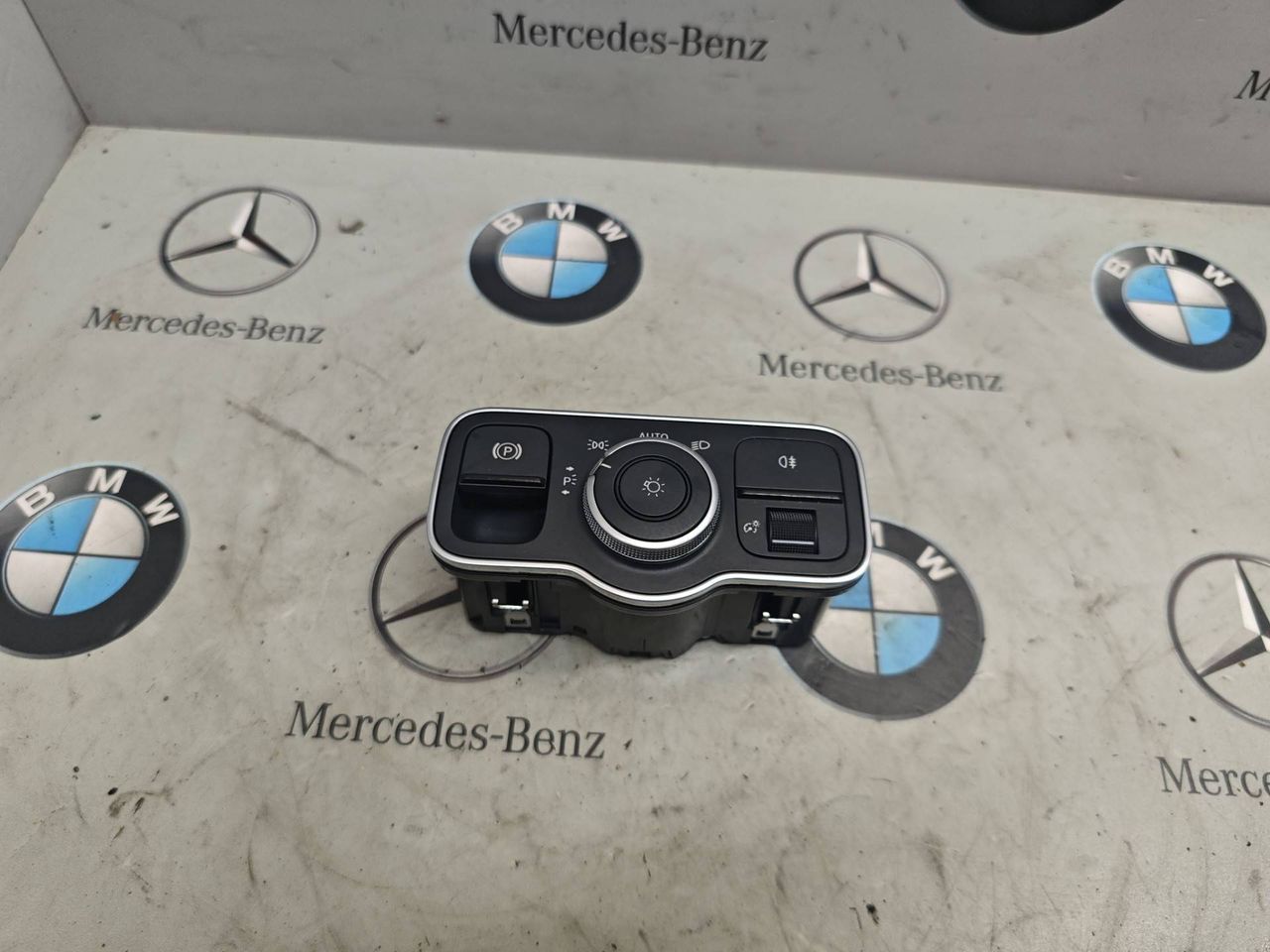 переключатель света Mercedes-Benz GLB-Класс 1 поколение 2022, бензин, задний привод, A2479052902