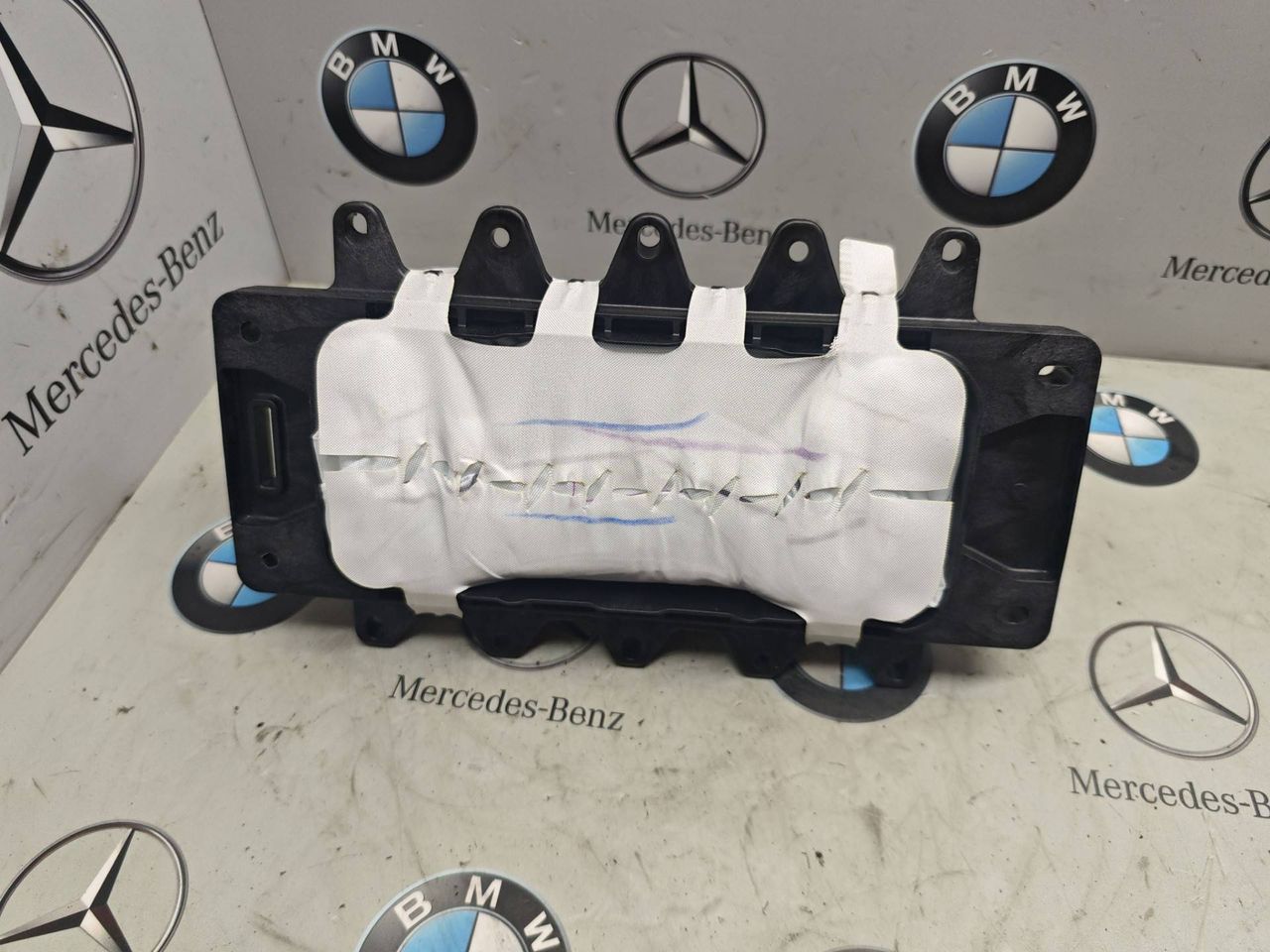подушка безопасности пассажира Mercedes-Benz GLB-Класс 1 поколение 2022, бензин, задний привод, A2478607602