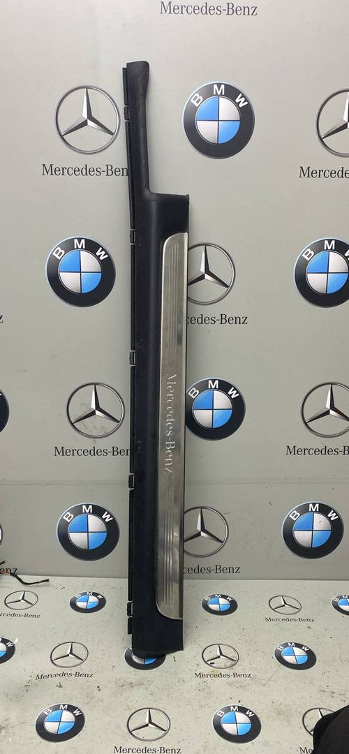 накладка на порог внутренняя Mercedes-Benz C-Класс W205 [рестайлинг] 2020, 2.0 л., M264.920, бензин, кабриолет, задний привод, A2056801911, A2056804111