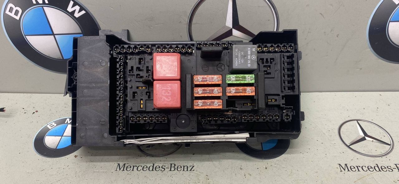 блок предохранителей Mercedes-Benz C-Класс W205 [рестайлинг] 2020, 2.0 л., M264.920, бензин, кабриолет, задний привод, A2055408927