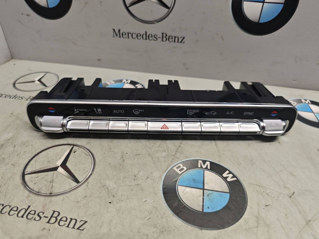 блок управления печки / климат-контроля Mercedes-Benz GLB-Класс 1 поколение 2022, бензин, задний привод, A2479056803