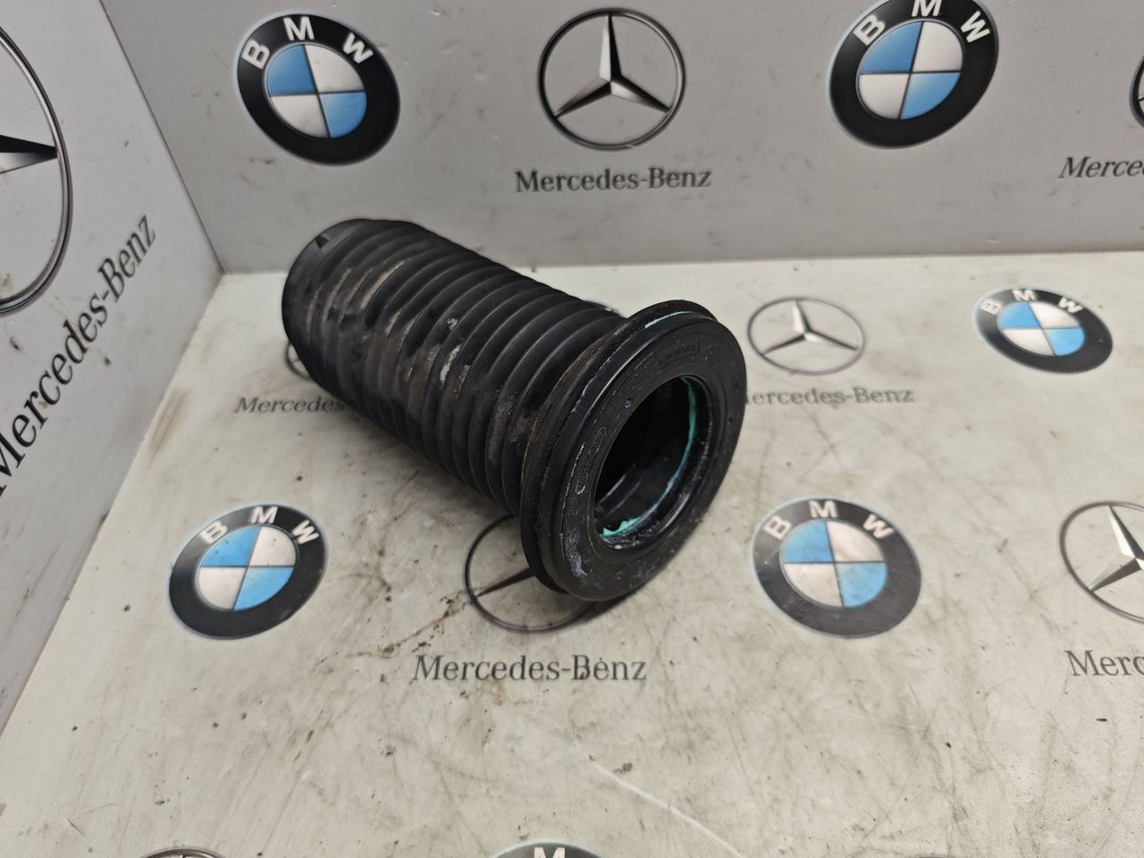 пыльник амортизатора передний Mercedes-Benz GLB-Класс 1 поколение 2022, бензин, задний привод, A2183210083