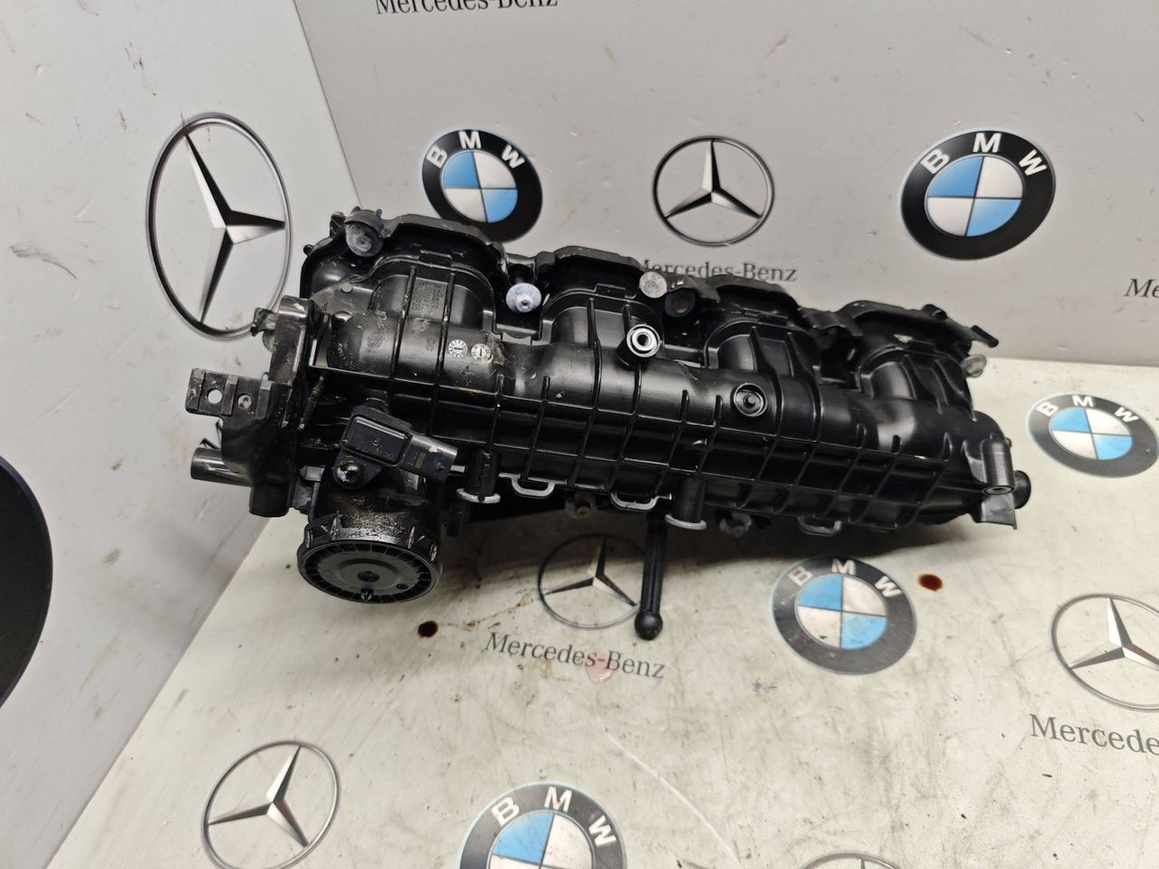 коллектор впускной Mercedes-Benz GLB-Класс 1 поколение 2022, бензин, задний привод, A2821402000