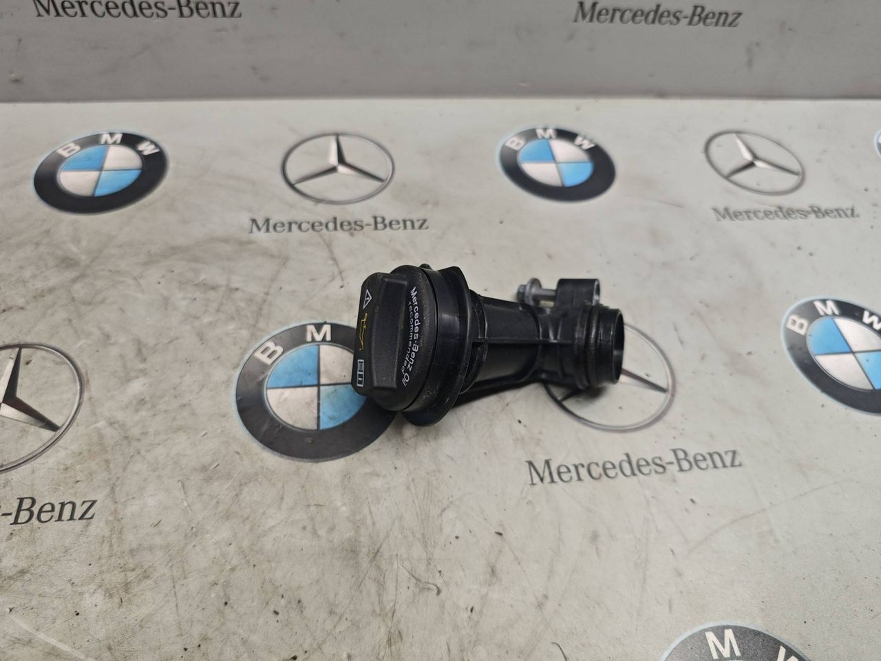 маслозаливная горловина Mercedes-Benz GLB-Класс 1 поколение 2022, бензин, задний привод, A2820181100