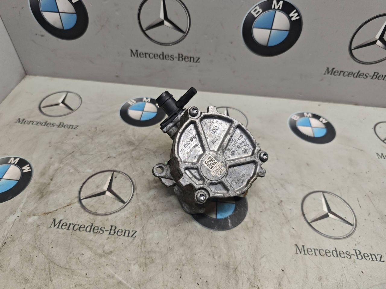 насос вакуумный Mercedes-Benz GLB-Класс 1 поколение 2022, бензин, задний привод, A2820900005