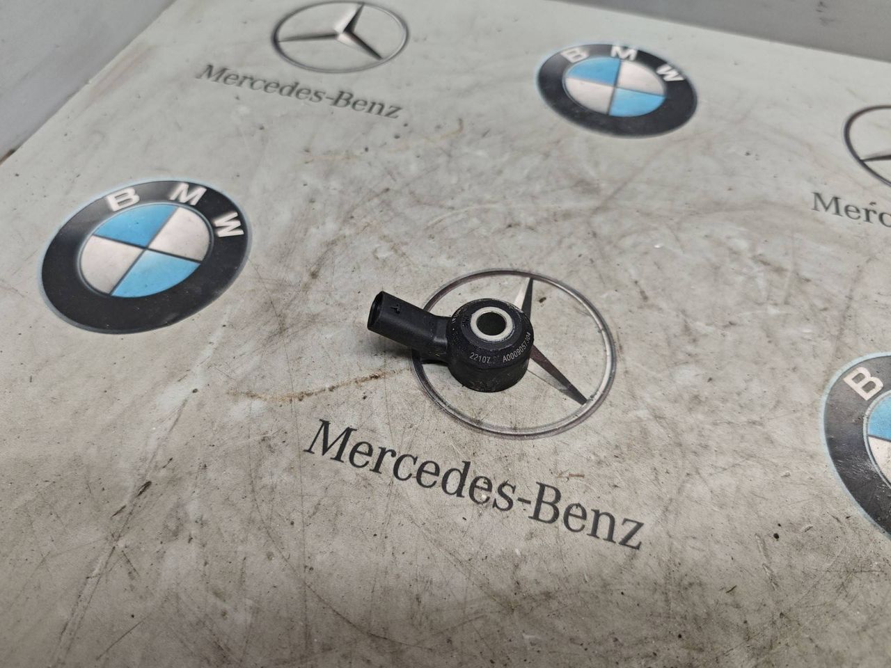 датчик детонации Mercedes-Benz GLB-Класс 1 поколение 2022, бензин, задний привод, A0009057304