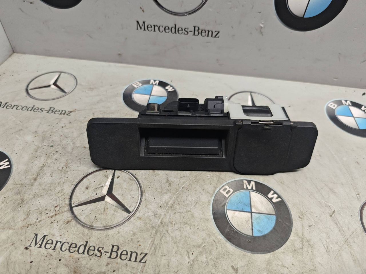 ручка крышки багажника Mercedes-Benz GLB-Класс 1 поколение 2022, бензин, задний привод, A0997503500