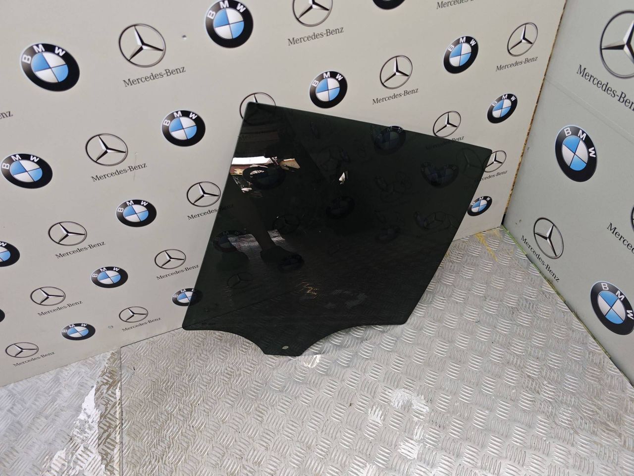 стекло двери задней левой BMW X5 G05 [рестайлинг] 2025, 3.0 л., бензин
