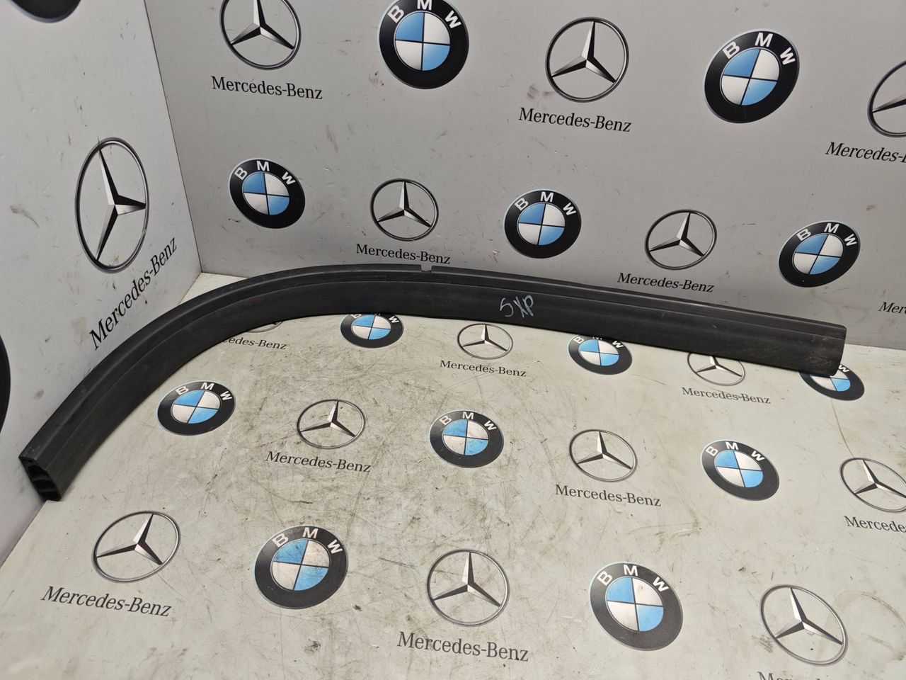 уплотнитель подкапотного пространства BMW X5 G05 [рестайлинг] 2025, 3.0 л., бензин, 7418184