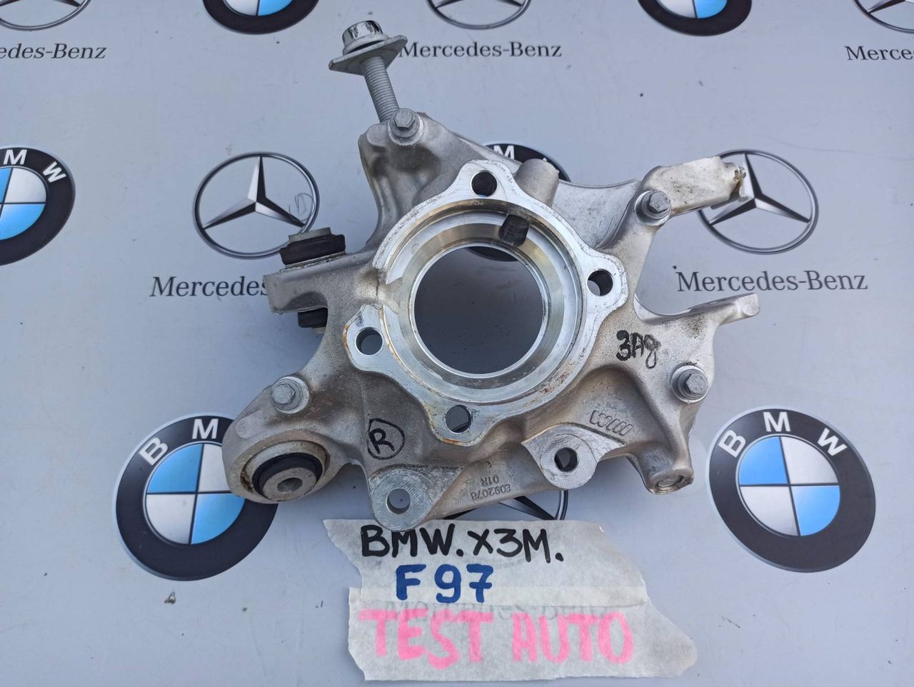 кулак задний правый BMW X3 M F97 [рестайлинг] 2024, 3.0 л., бензин, 8092078