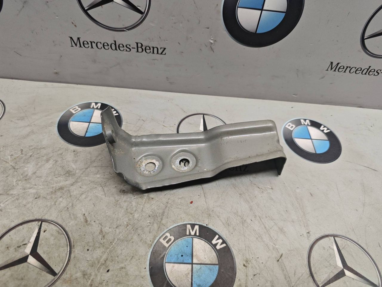 крепление ( кронштейн ) крыла BMW X5 G05 [рестайлинг] 2025, 3.0 л., бензин, 7418218