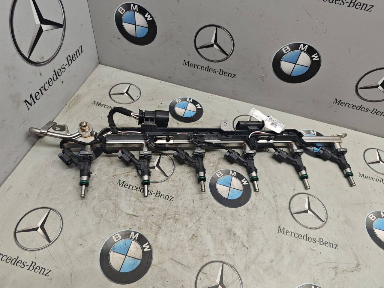 топливная рампа BMW X5 G05 [рестайлинг] 2025, 3.0 л., бензин, 8483304, 8489639