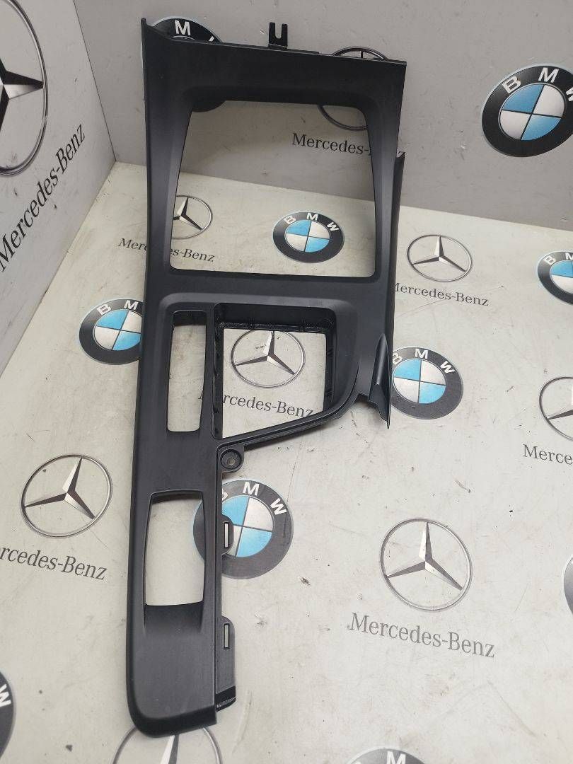 рамка обрамление кулисы BMW X1 F48 2018, 2.0 л., бензин, АКПП, 9292547