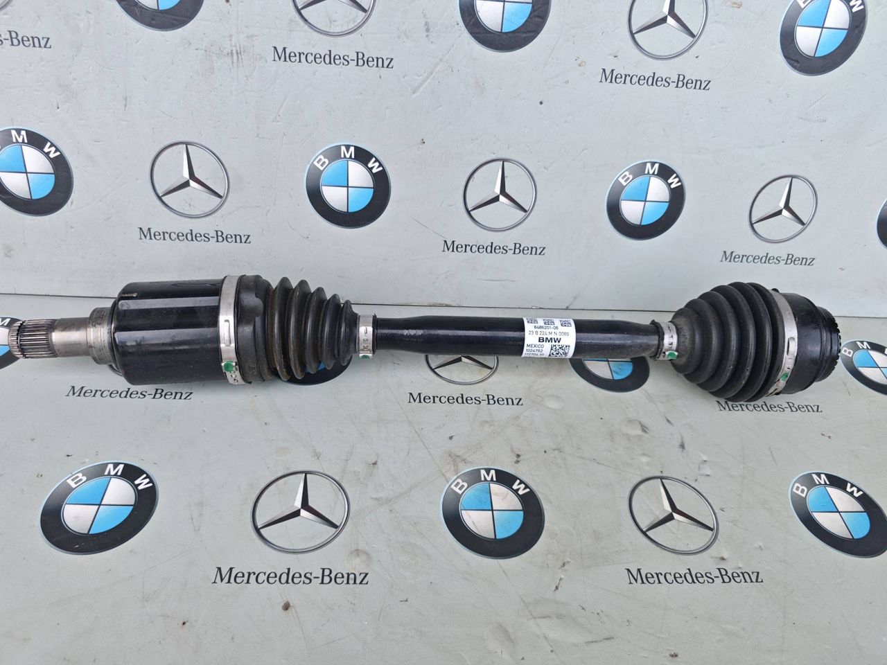 полуось передняя левая (приводной вал, ШРУС) BMW X5 G05 [рестайлинг] 2024, бензин, 8486201