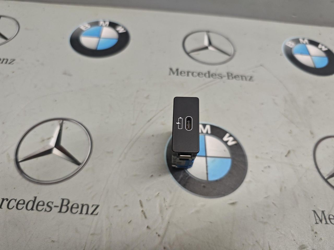 разъем AUX / USB BMW X6 G06 [рестайлинг] 2024, 5A84164