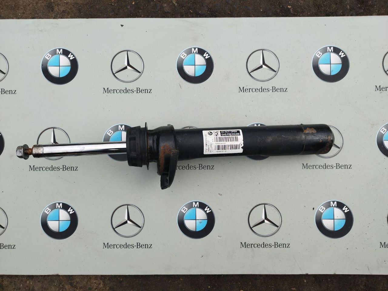 амортизатор передний правый BMW X1 F48 2018, 2.0 л., бензин, АКПП, 6882850