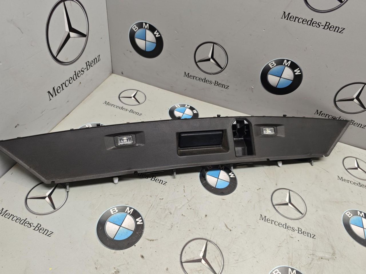 подсветка номера BMW X7 G07 [рестайлинг] 2024, 3.0 л., B58B30, бензин, 475, полный привод, 5A30729